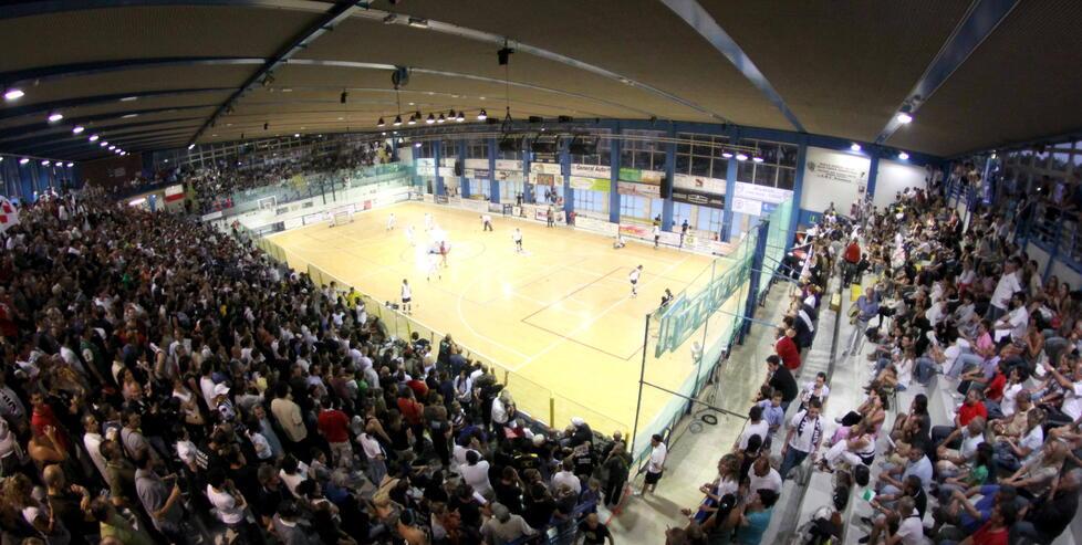 Il presidente del Cgc proprietario dell’impianto ha già comunicato alle società che in caso di rincari sarà abbassata la temperatura e gli atleti dovranno fare la doccia a casa