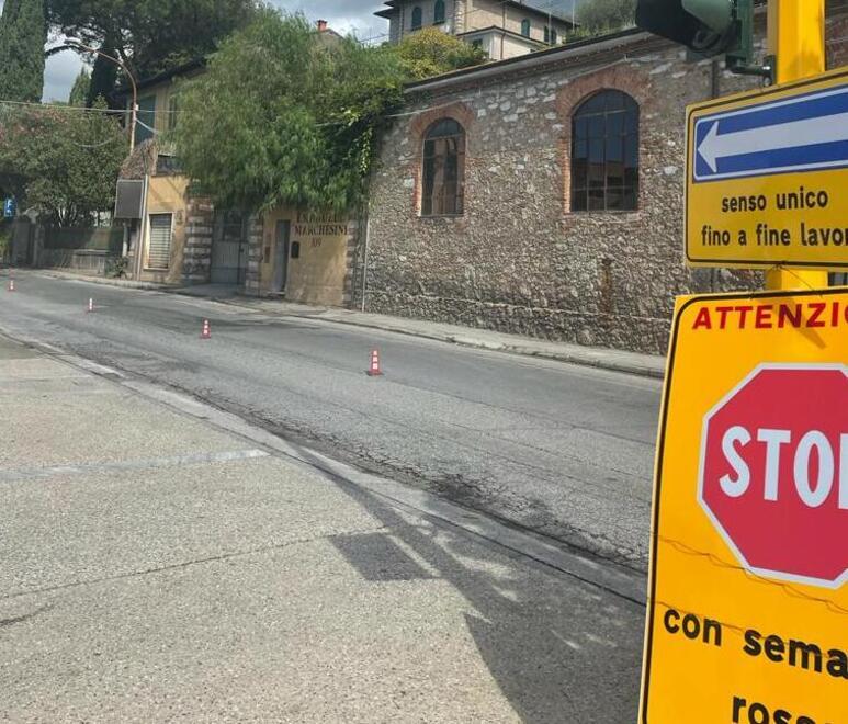 Un tratto della strada dove è stato aperto il cantiere