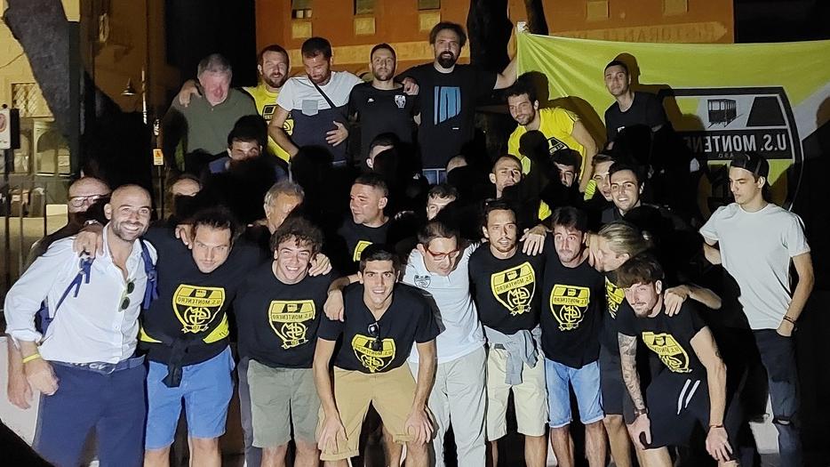 La squadra del Montenero durante la presentazione