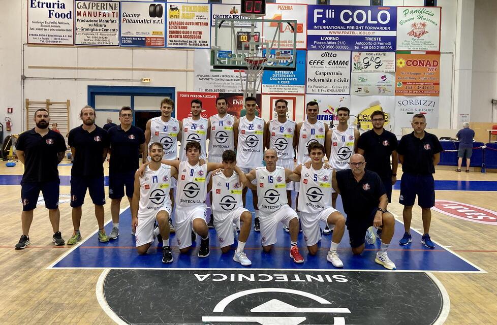 La formazione della Sintecnica Basket Cecina: oggi secondo turno di Coppa al PalaMacchia di Livorno (Foto Falorni)