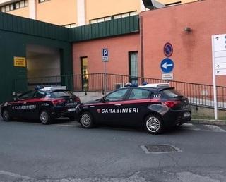 Auto dei carabinierri al pronto soccorso di Livorno