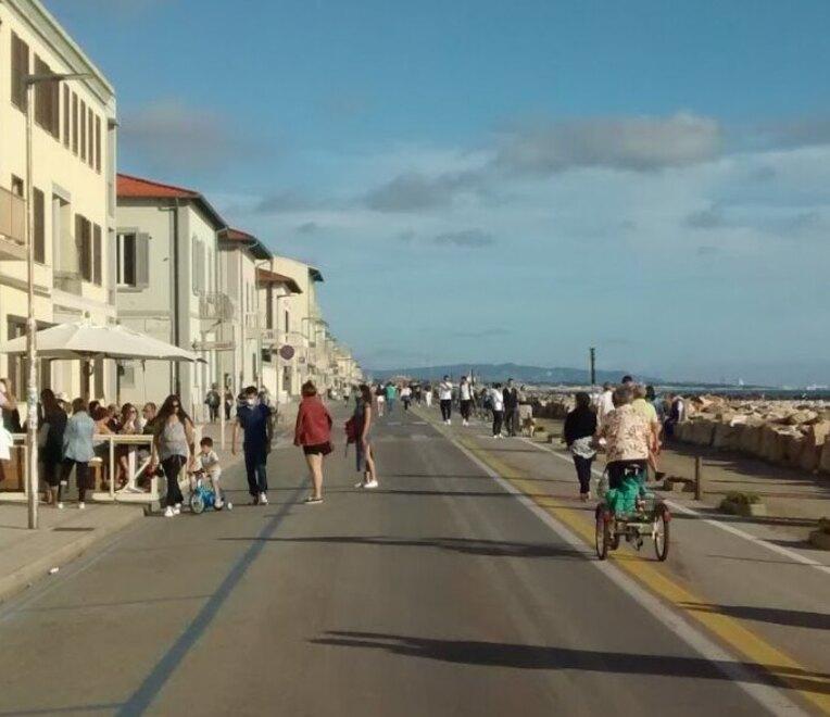 Il lungomare di Marina di Pisa