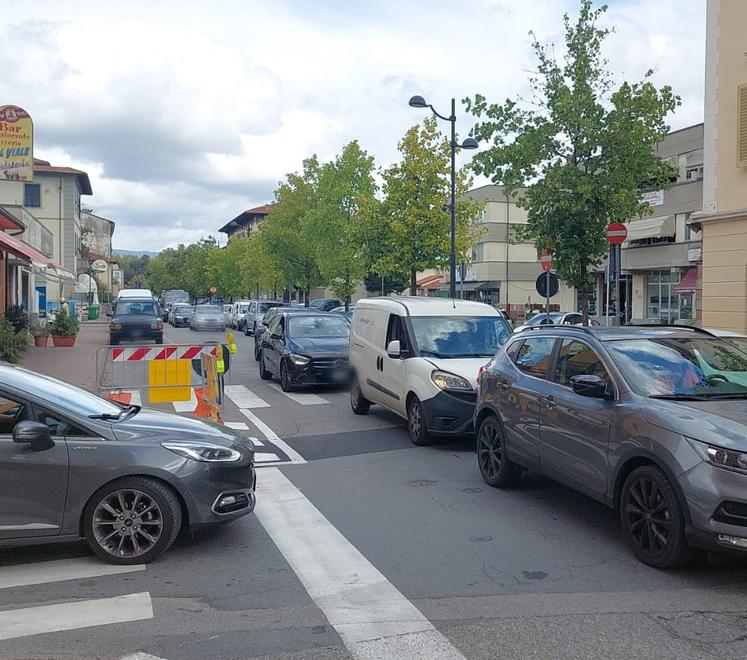 Senso unico in via delle Fornacette. Il Comune fa subito retromarcia