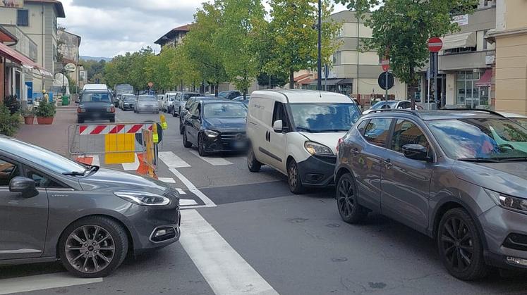 Senso unico in via delle Fornacette. Il Comune fa subito retromarcia
