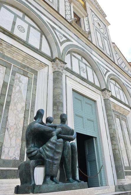Una delle sculture di Henry Moore che vengono esposte fino al 31 marzo davanti alla basilica di San Miniato al Monte e in piazza della Signoria a Firenze