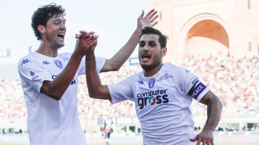 Filippo Bandinelli festeggiato da Sam Lammers dopo il gol