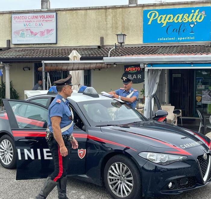 Vaccolino, vede il ladro nel locale e lo fa arrestare