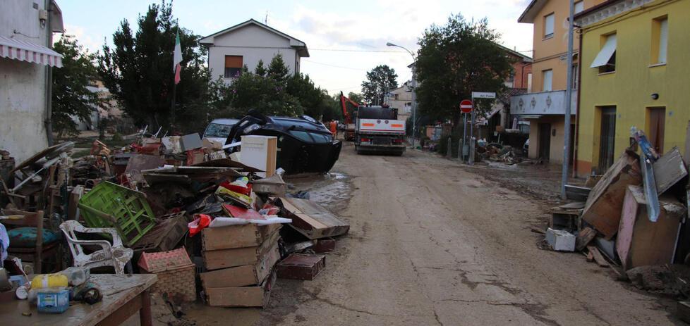 Alluvione nelle Marche: il bimbo sardo è ancora disperso, l'sos dello zio