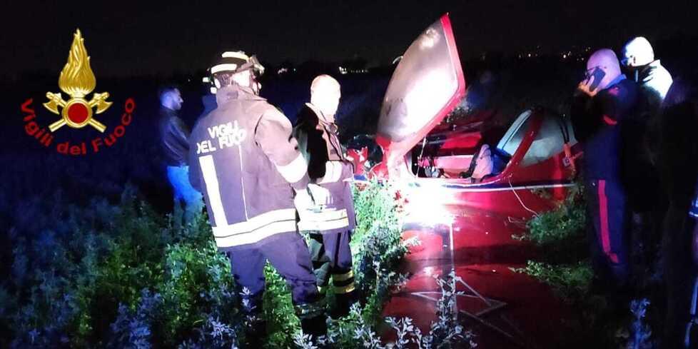 Reggio Emilia, ultraleggero precipita in campagna: feriti il pilota e il passeggero