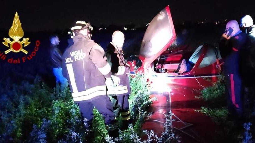 Reggio Emilia, ultraleggero precipita in campagna: feriti il pilota e il passeggero