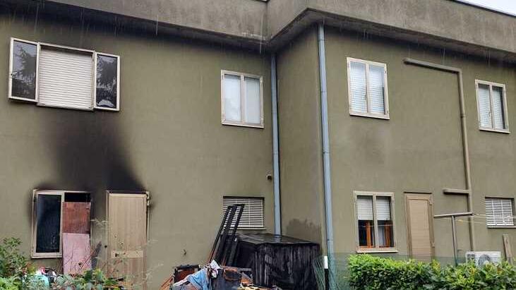 Vignola. Palazzina in fiamme Notte di paura per moglie e marito