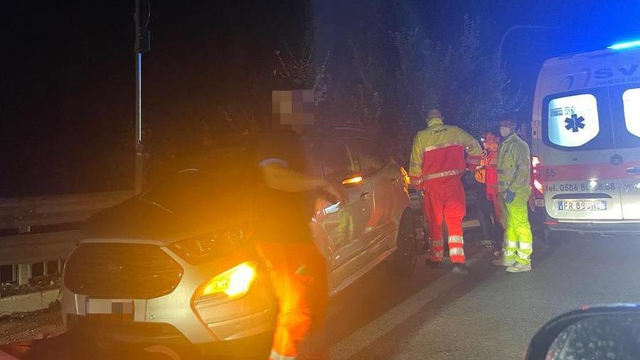 Si schianta con l’auto contro il guard rail: ferito un uomo