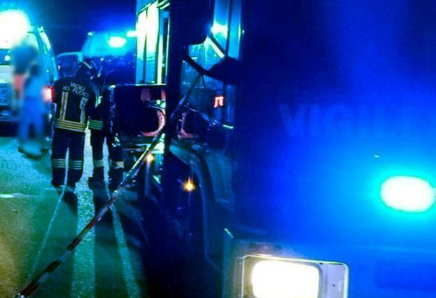 Scontro fra tre auto sulla 387, un morto e cinque feriti gravi