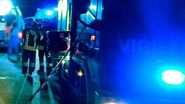 Scontro fra tre auto sulla 387, un morto e cinque feriti gravi