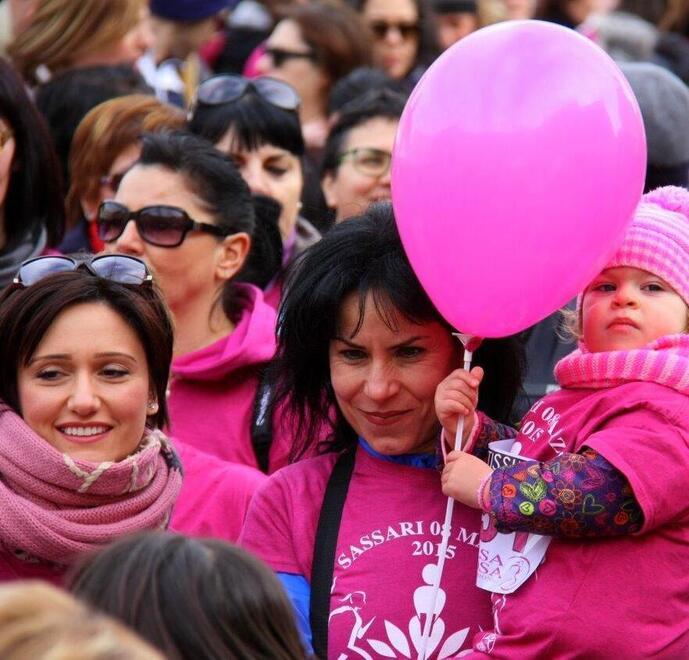 Sassari, tutta la città si colora di Rosa