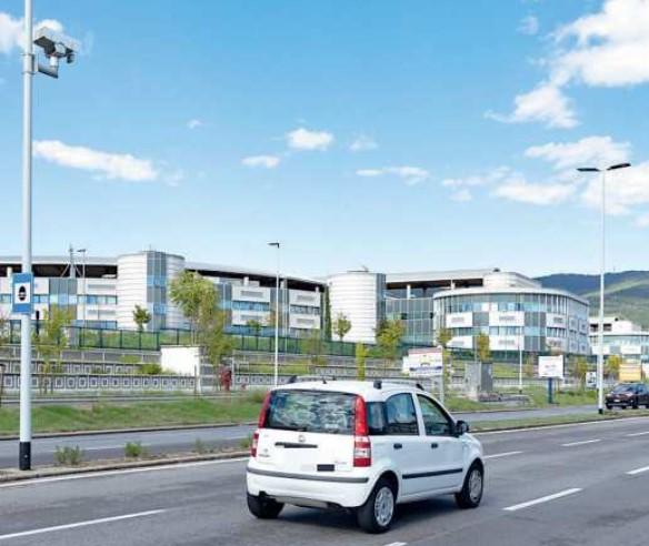
	Il Velocar su viale XI Ago- sto, di fronte alla Scuola Marescialli dei Carabinieri


