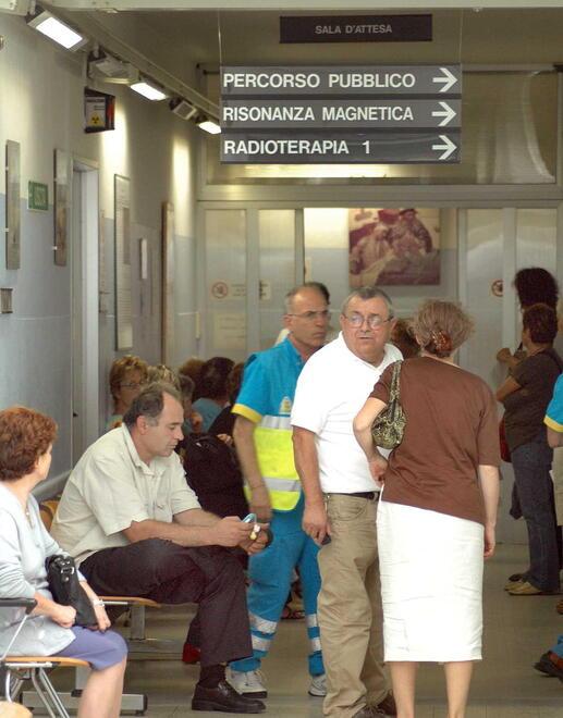 Nella foto (d’archivio), pazienti in attesa di sottoporsi ad esami di tipo diagnostico in un ospedale
