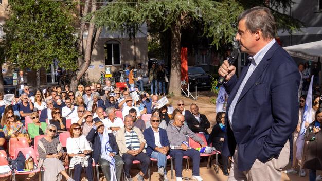 Calenda: Meloni rimandata dall’Europa, durerà sei mesi