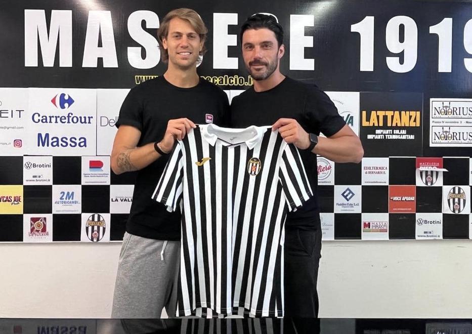 Matteo Vittorini con il direttore Paolo Fusco durante la presentazione allo stadio