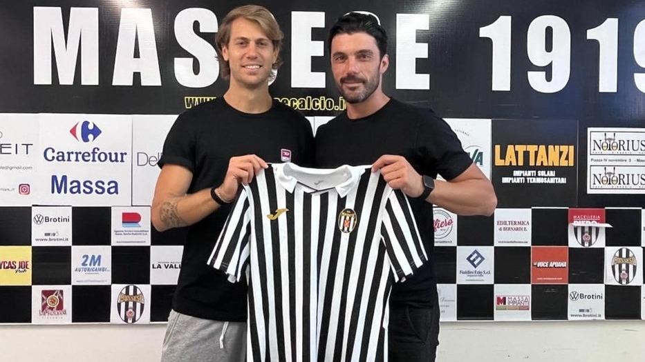 Matteo Vittorini con il direttore Paolo Fusco durante la presentazione allo stadio