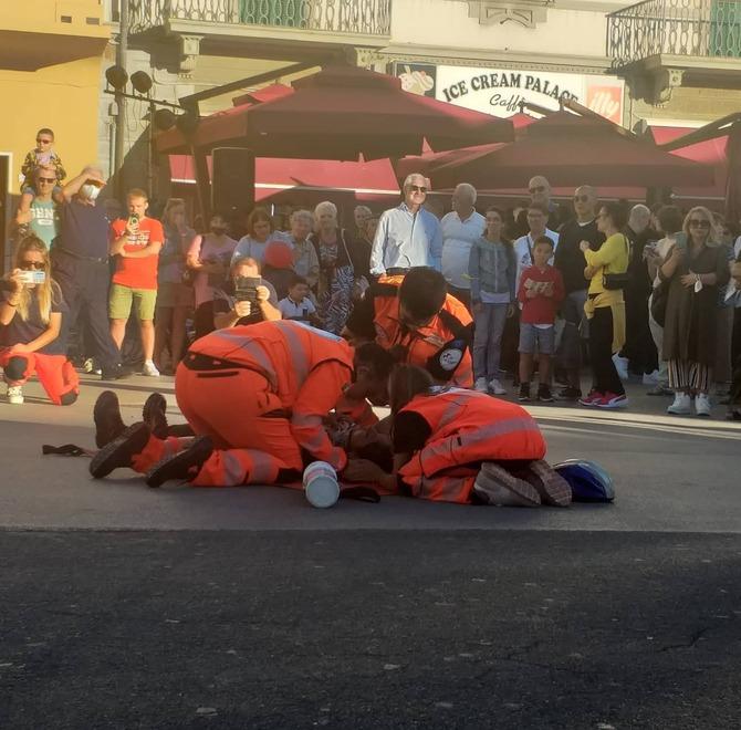 Un momento della mannifestazione in piazza Verdi (fotoservizio Paolo Barlettani)