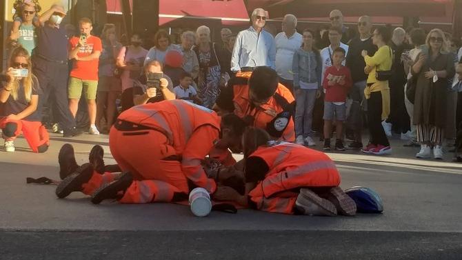 Un momento della mannifestazione in piazza Verdi (fotoservizio Paolo Barlettani)