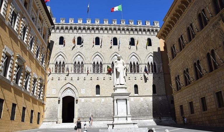 La sede del Monte dei Paschi a Siena