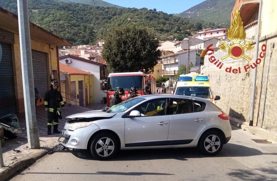 Bono, è morto in ospedale il 50enne finito con l’auto contro un palo