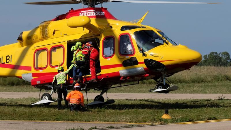 Con l’auto contro un albero, madre e figlio feriti a Benetutti