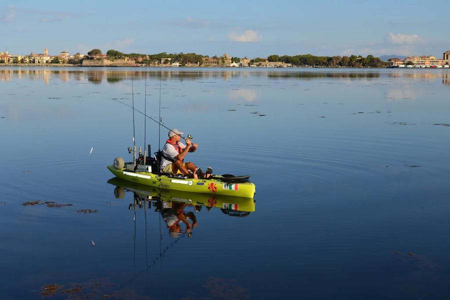 Rischia di annegare nella laguna di Orbetello, salvato pescatore in kayak