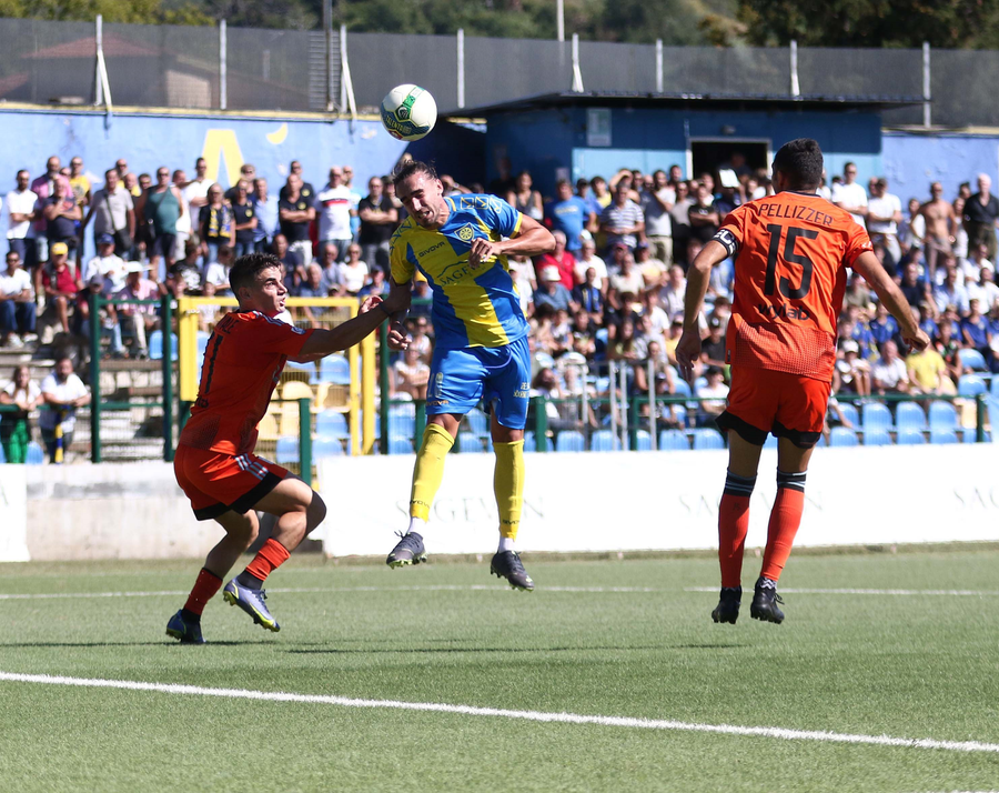Carrarese, la capolista è scatenata: quarto sorriso di fila, Entella ko 3-1