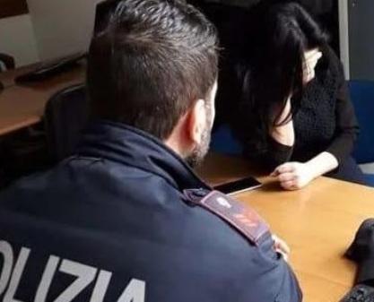 Getta l’acido sull’auto dell’ex e le buca le gomme: arrestato