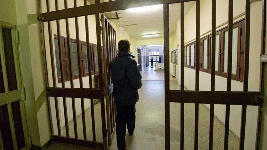 Ferrara, il detenuto suicida: «Mi ucciderò con il lenzuolo»
