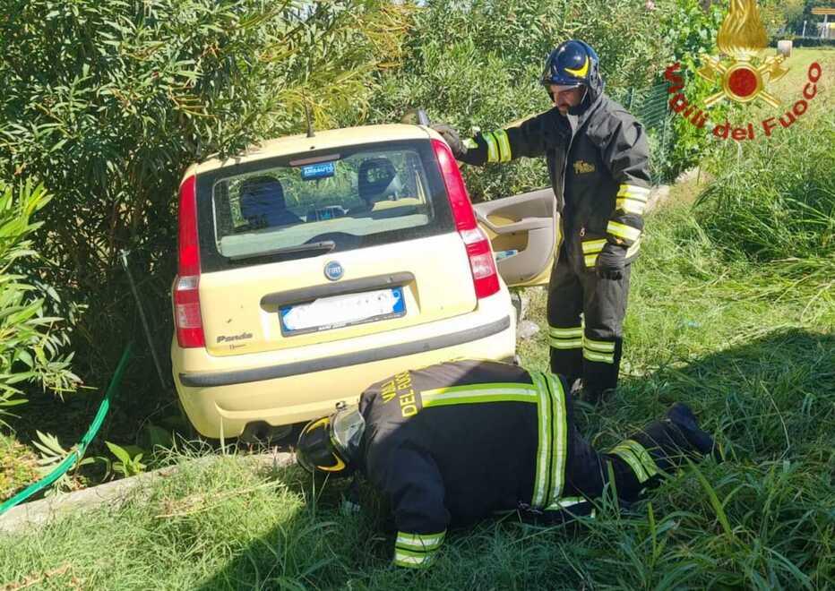 Reggiolo, finisce in un fosso con l’auto e muore