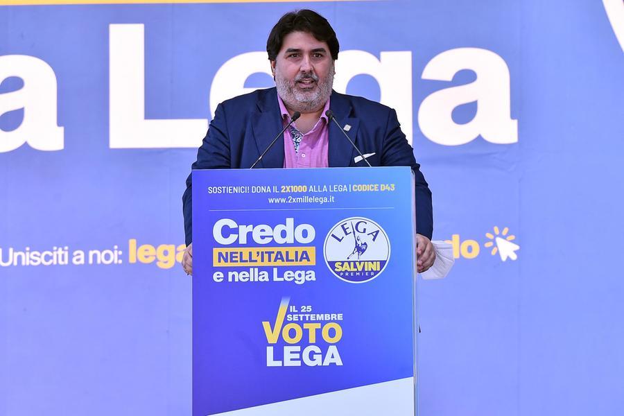 
	Solinas sul palco della manifestazione della Lega a Pontida

