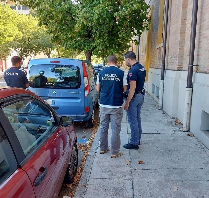 Modena. Grida e mistero in via Menotti: indaga la polizia