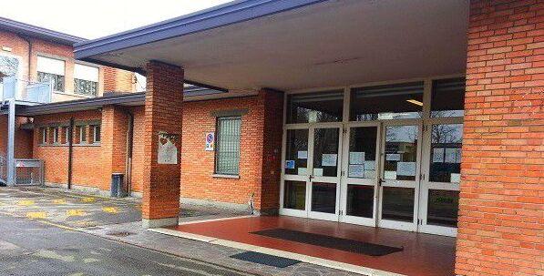 Carpi Alle scuole &nbsp;“Frank” tombini sporchi: arriva la mamma col rastrello 