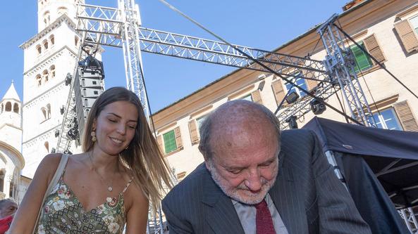 Modena. Galimberti spara sulla scuola: «Forse istruisce, ma non educa»