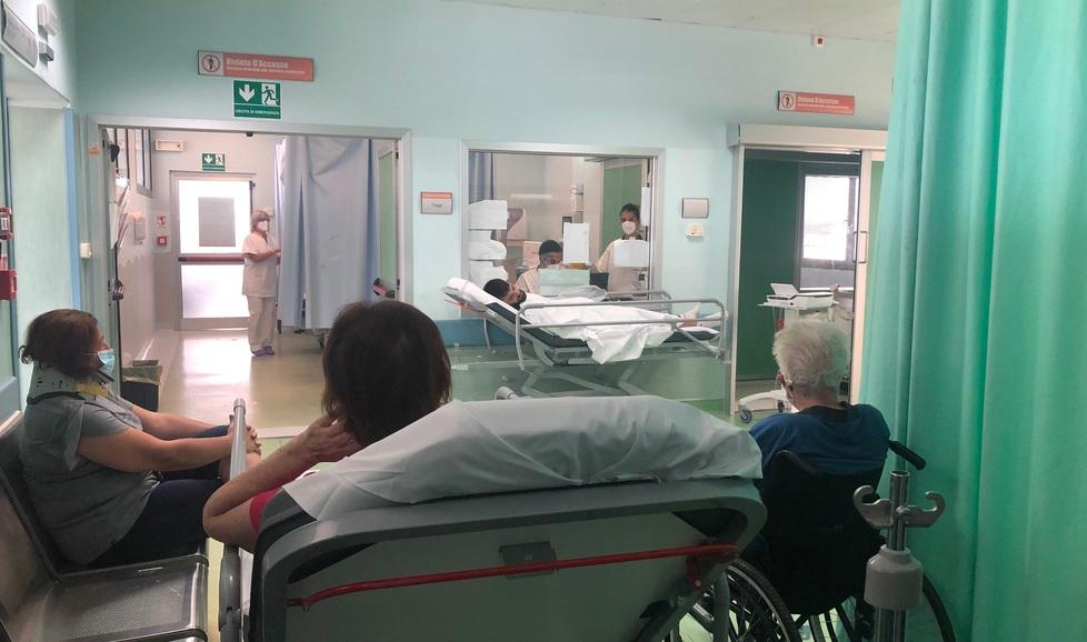 L'odissea di una donna olbiese con una colica renale: «Tre giorni al pronto soccorso e due inutili viaggi a Sassari» 