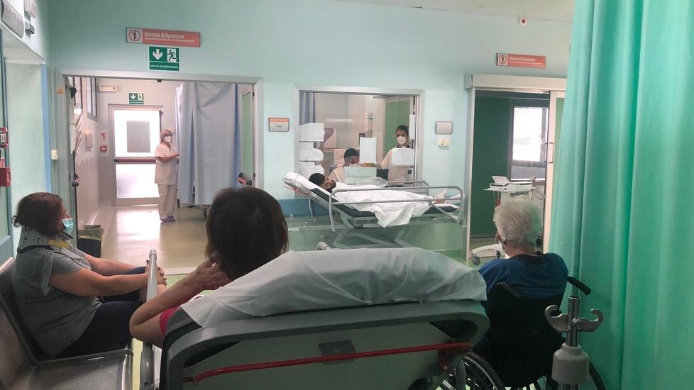 L'odissea di una donna olbiese con una colica renale: «Tre giorni al pronto soccorso e due inutili viaggi a Sassari» 