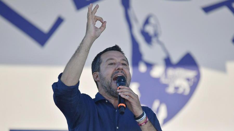 Salvini a Pontida: «Al governo 5 anni e via il canone Rai». Ma davanti ai 100 mila Zaia avverte: «Autonomia  regionale o non dura»