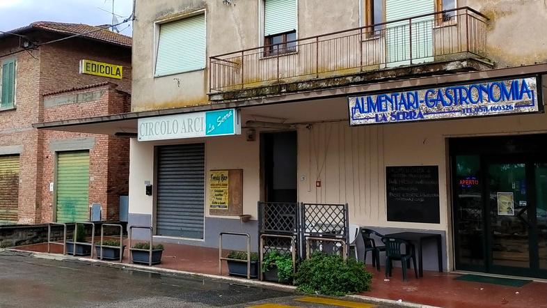 L’attuale sede della Casa del popolo a La Serra