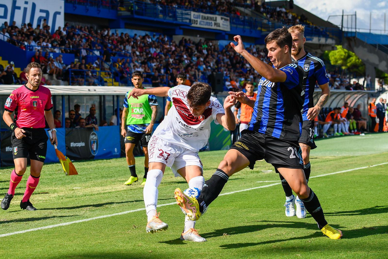 Il nerazzurro Beruatto in azione nel corso del match interno contro la Reggina