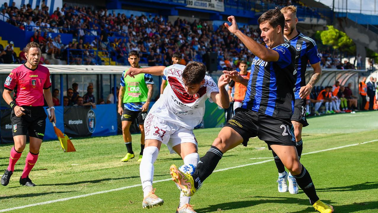 Il nerazzurro Beruatto in azione nel corso del match interno contro la Reggina