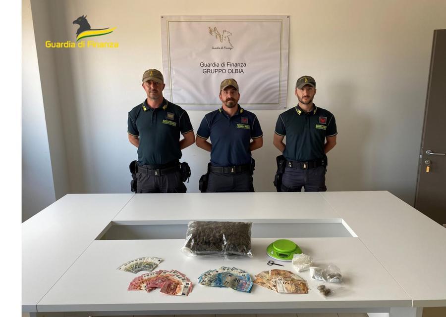 Olbia, in casa un chilo di marijuana: arrestato un 40enne