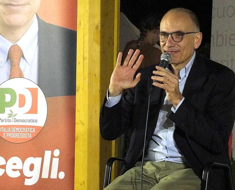 Enrico Letta in Versilia per lanciare i candidati Pd