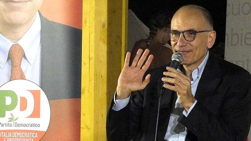 Enrico Letta in Versilia per lanciare i candidati Pd