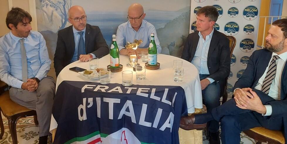 Le promesse di Fratelli d'Italia in Toscana: «Se vinciamo, aboliamo Green pass e l’obbligo di vaccinazione Covid» 