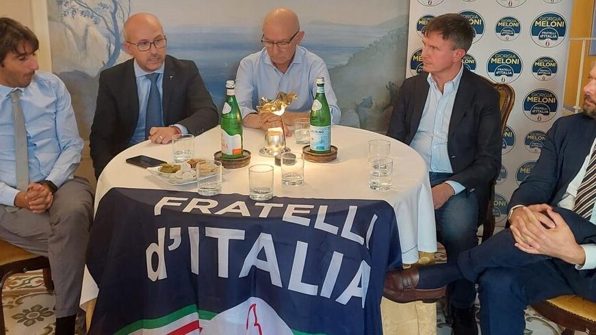 Le promesse di Fratelli d'Italia in Toscana: «Se vinciamo, aboliamo Green pass e l’obbligo di vaccinazione Covid»