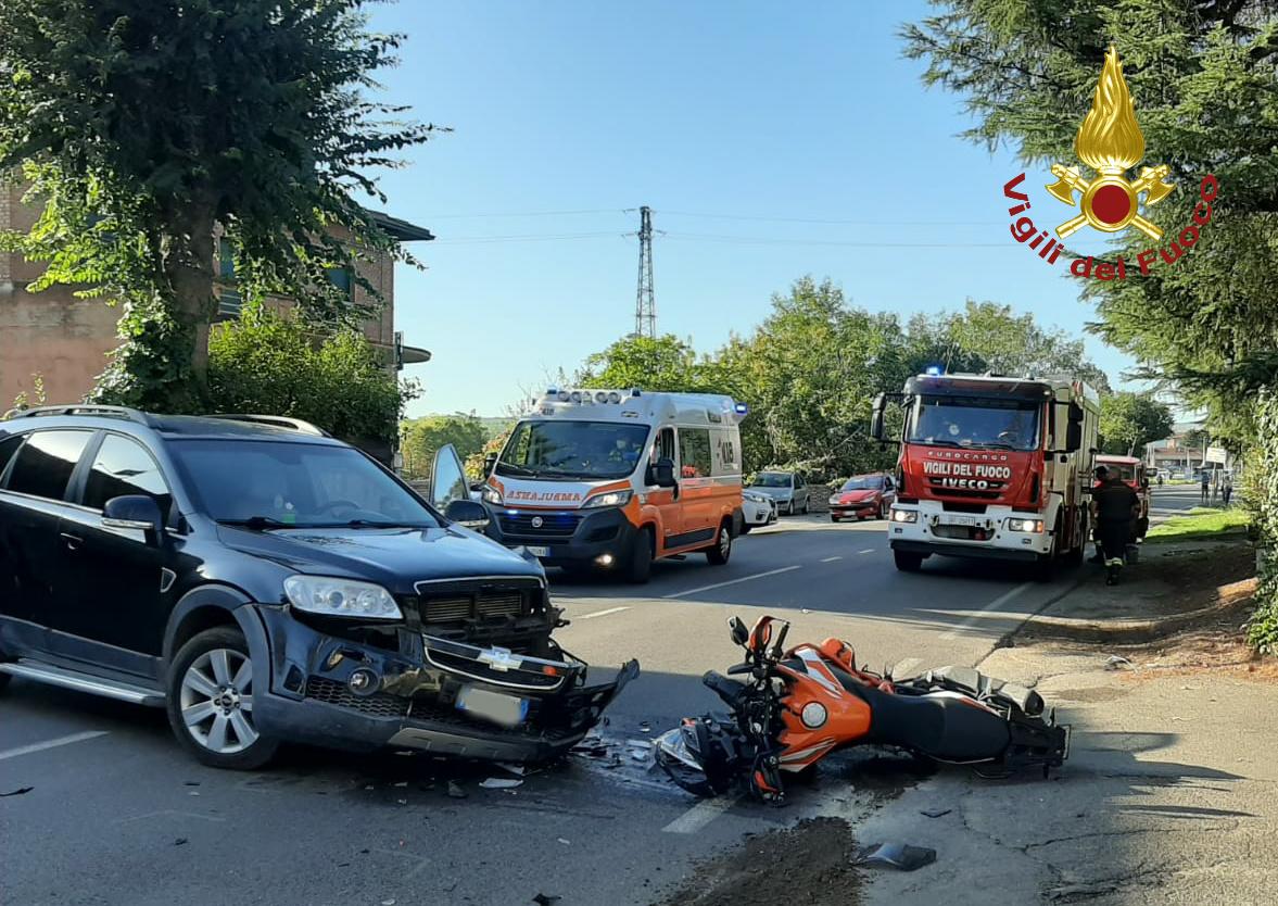 Vignola. Volo di cinque metri dopo lo schianto Ferito un motociclista di 30anni 